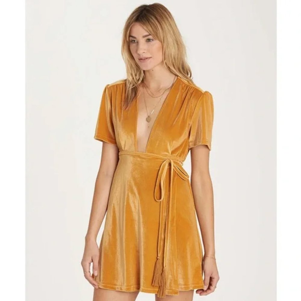 ⚡️BILLABONG • Lush for Life Gold/ Mustard Velvet Wrap Mini Dress • Size …